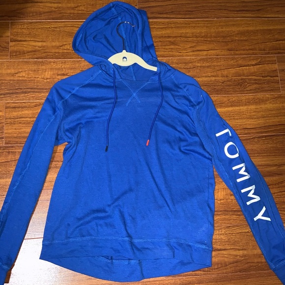 Tommy Hilfiger athletic sweater like new! - Picture 2 of 7
